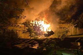 Kreisfeuerwehrverband Pinneberg: FW-PI: Elmshorn: Brand zweier Gartenlauben führt zu Großeinsatz der Feuerwehr