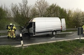 Feuerwehr der Stadt Arnsberg: FW-AR: PKW brennt in Autobahnausfahrt bei Neheim