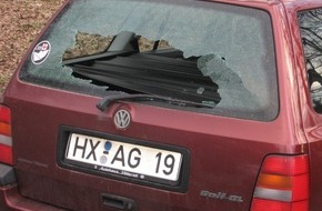 Polizeiinspektion Hameln-Pyrmont/Holzminden: POL-HOL: Holzminden-Silberborn - Parkplatz "Mecklenbruch" an der Dasseler Straße: Wieder PKW im Solling aufgebrochen - Polizei warnt: Keine Wertgegenstände im PKW lassen -