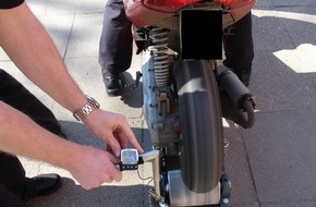 Polizeiinspektion Harburg: POL-WL: Vier frisierte Motorroller im Polizeigewahrsam