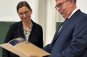 Universität Duisburg-Essen: Dr. Felix Müller wird Ehrenbürger der Universität Duisburg-Essen