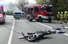 Kreispolizeibehörde Oberbergischer Kreis: POL-GM: Auto überschlägt sich nach Kollision mit einem Motorrad und landet auf dem Dach