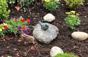 Polizeidirektion Wittlich: POL-PDWIL: Diebstahl einer Bronzefigur auf Friedhof Prüm