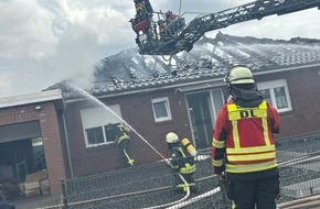Kreisfeuerwehr Rotenburg (Wümme): FW-ROW: Einfamilienhaus gerät in Brand