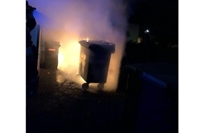 Polizei Mettmann: POL-ME: Unbekannte stecken Mülltonne in Brand - Velbert - 2208096