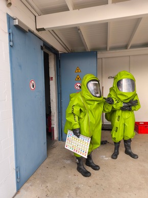 FW-AR: Übung am Wertstoffhof Obereimer: Feuerwehr trainiert den Ernstfall