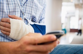 DVAG Deutsche Vermögensberatung AG: Fast jeder zweite Deutsche bucht Urlaubsreisen ohne Reiserücktrittskostenversicherung / Eine DVAG-Umfrage zeigt: Viele Urlauber riskieren damit, bei vorzeitigem Reiseabbruch viel Geld zu verlieren (FOTO)
