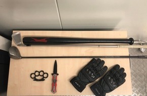 Bundespolizeidirektion München: Bundespolizeidirektion München: Schlagring griffbereit mit Magnet neben dem Lenkrad befestigt / Bundespolizei zieht verbotene Waffen aus dem Verkehr