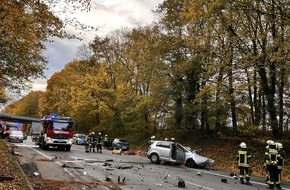 Feuerwehr Schermbeck: FW-Schermbeck: Unfall B58 - Eingeklemmte Person