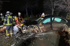 Feuerwehr Bergheim: FW Bergheim: Zwei Schwerverletzte nach Frontalzusammenstoß in Bergheim