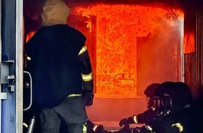 Kreisfeuerwehr Oldenburg: FW-OLL: Hitze bis zu 1000°C - Realbrandausbildung der Gemeindefeuerwehr Großenkneten