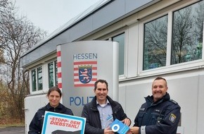Polizeipräsidium Mittelhessen - Pressestelle Wetterau: POL-WE: Spende aus Codieraktionen an Weißen Ring überreicht