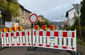 Polizeidirektion Kaiserslautern: POL-PDKL: Leuchten an Straßenabsperrung für das Winzerfest entwendet