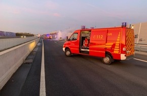 Feuerwehr Velbert: FW-Velbert: BMW Cabrio brennt auf der A 44 aus