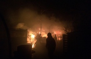 Feuerwehr Hattingen: FW-EN: Brennende Gartenlauben sorgten für Großeinsatz der Hattinger Feuerwehr