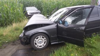 Polizeiinspektion Hameln-Pyrmont/Holzminden: POL-HM: Schwerer Verkehrsunfall mit 6 verletzten Personen - Bundesstraße 1 gesperrt