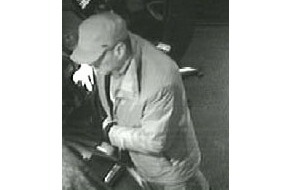 Polizei Düsseldorf: POL-D: Spielhallenüberfall in Friedrichstadt - Unbekannter bedrohte 73-jährige Angestellte mit Schusswaffe - Wer kennt den Täter? - Polizei sucht Zeugen und veröffentlicht Fotos aus der Überwachungskamera