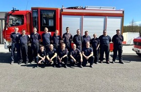 Feuerwehr Dinslaken: FW Dinslaken: Neue Löschfahrzeug-Maschinisten bei den Feuerwehren im Kreis Wesel.