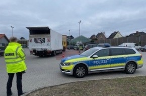 Polizeidirektion Lübeck: POL-HL: Ostholstein - Stockelsdorf / Oldenburg / Verkehrskontrollen - Handys am Ohr und E-Scooter ohne Versicherung