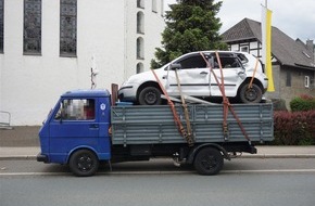 Kreispolizeibehörde Hochsauerlandkreis: POL-HSK: Abenteuerlicher Transport