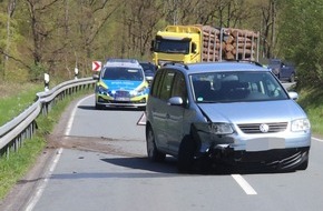 Kreispolizeibehörde Höxter: POL-HX: Polizei sucht Zeugen nach Unfallflucht