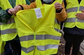 Polizei Wuppertal: POL-W: W/RS/SG Sichtbarkeit trotzt Dunkelheit: Übergabe von Kinderwarnwesten an Solinger Grundschulen - Einladung für Medienvertreterinnen und Medienvertreter