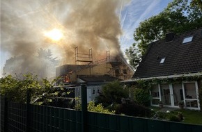Polizei Mettmann: POL-ME: Brand eines Einfamilienhauses: Polizei ermittelt zur Ursache - 2605100