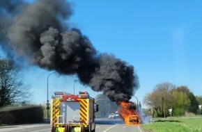 Feuerwehr Gelsenkirchen: FW-GE: Brennender Pkw auf der Ulfkotter Straße