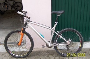 Polizeiinspektion Hameln-Pyrmont/Holzminden: POL-HOL: 19järiger Fahrraddieb in Stadtoldendorf ermittelt - aber die Polizei fragt: Wer vermisst Fahrradteile? - Polizei hat bisher keinerlei Hinweise auf die Besitzer -