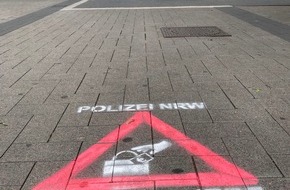 Kreispolizeibehörde Soest: POL-SO: Präventivaktion zur Verhinderung von Taschendiebstählen Sprühschablone im Einsatz