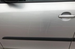 Polizei Bielefeld: POL-BI: Sechs Fahrzeuge mit Tic-Tac-Toe Muster beschädigt
