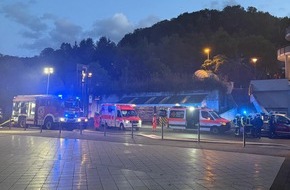 Freiwillige Feuerwehr Schalksmühle: FW Schalksmühle: Großübung von Feuerwehr und DRK im Ortszentrum