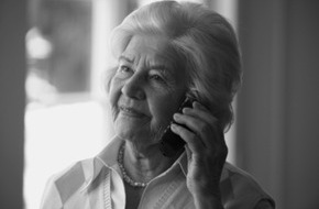 Polizeiinspektion Stade: POL-STD: Falsche Polizeibeamte am Telefon - 86-Jährige um mehrere zehntausend Euro betrogen