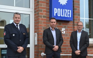 Polizeiinspektion Aurich/Wittmund: POL-AUR: Neue Leitung des Zentralen Kriminaldienstes: Inspektionsleiter Stephan Zwerg begrüßt Polizeirat Dirk Oidtmann im neuen Amt