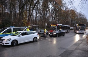 Polizei Mettmann: POL-ME: Fehlverhalten an Bushaltestelle - Polizei Erkrath kontrolliert - 2511104