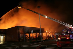 POL-WL: Edeka-Markt durch Feuer völlig zerstört, hoher Schaden