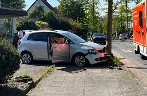 Polizei Mönchengladbach: POL-MG: Verklemmte Fußmatte verursacht einen Verkehrsunfall