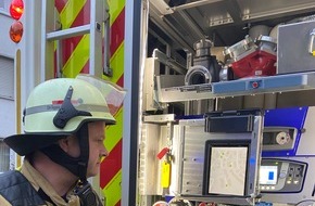 Feuerwehr Herdecke: FW-EN: Rauchmelder verhindert Schlimmeres - Einsatz in der Hermann-Oberth-Straße - Säugling wurde aus verschlossenem Fahrzeug gerettet