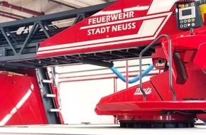 Feuerwehr Neuss: FW-NE: Brand in einem Entsorgungsbetrieb | Keine verletzten Personen