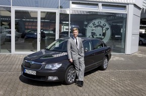 Skoda Auto Deutschland GmbH: Sänger Tom Gaebel fährt Skoda Superb