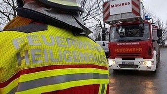 Feuerwehr Heiligenhaus: FW-Heiligenhaus: Küchenbrand in Mehrfamilienhaus