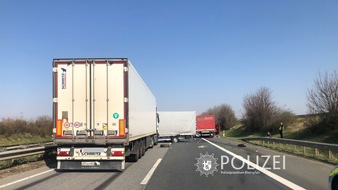 Polizeidirektion Neustadt/Weinstraße: POL-PDNW: Polizeiautobahnstation Ruchheim - Aktuelle Meldung - Vollsperrung A61 nach Verkehrsunfall
