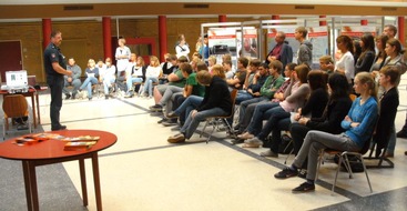 Polizeiinspektion Nienburg / Schaumburg: POL-NI: Verkehrssicherheitstag in den Berufsbildenden Schulen -Bilder im Download-