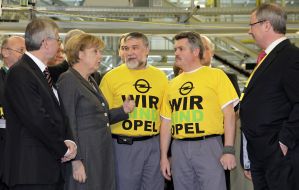 Opel Automobile GmbH: Bundeskanzlerin Angela Merkel zu Besuch bei Opel in Rüsselsheim