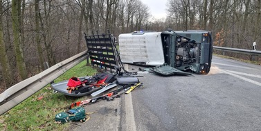 Feuerwehr Oberhausen: FW-OB: Schwerer Verkehrsunfall im Kreuz Oberhausen