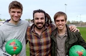 Warner Music Group Germany: Spaniens Superstar HUECCO unterstützt gemeinsam mit internationalen Sport-Größen Energiekonzept (mit Bild)
