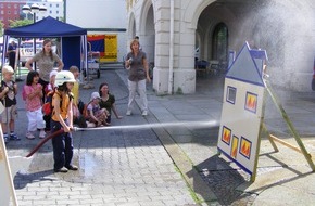 Deutscher Feuerwehrverband e. V. (DFV): Jugendfeuerwehr begeistert die Leipziger Innenstadt /  Feuerwehr-Aktionsmeile wird um Aktionen der Jugendfeuerwehr ergänzt