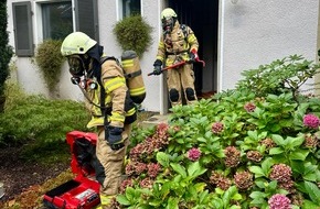 Feuerwehr Bergisch Gladbach: FW-GL: Einfamilienhaus im Stadtteil Kippekausen nach Kellerbrand vorübergehend unbewohnbar