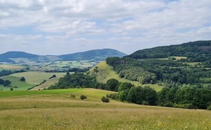 Heinz Sielmann Stiftung: PM Signal f&uuml;r Biodiversit&auml;t und nachhaltige Landnutzung: Auftakt des Naturschutzgro&szlig;projekts &bdquo;Th&uuml;ringer Kuppenrh&ouml;n&ldquo;