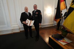 FWV BW: Dr. Frank Knödler wird Ehrenpräsident des Landesfeuerwehrverbandes Baden-Württemberg und erhält die Stauffermedaille in Gold